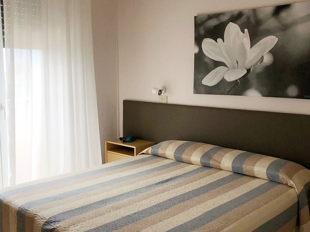 STANDARD, DOUBLE OR TWIN BED