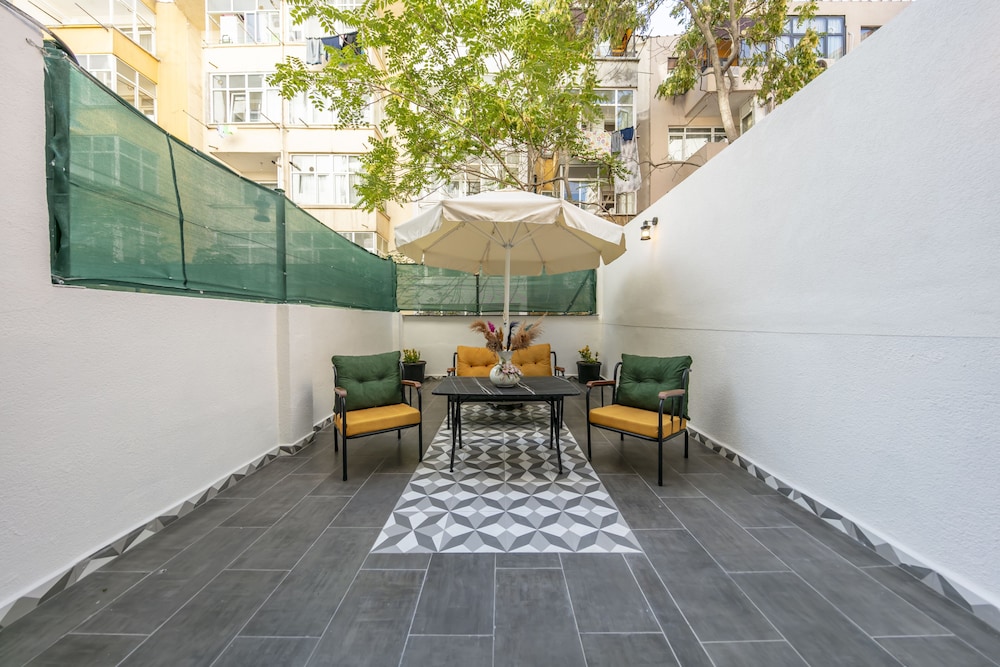 Hexa Suites Hotel 12/50