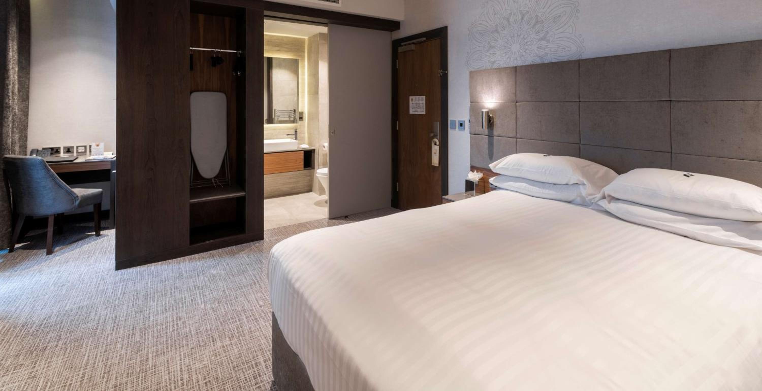 DELUXE, KING BED, CITY HALL VIEW