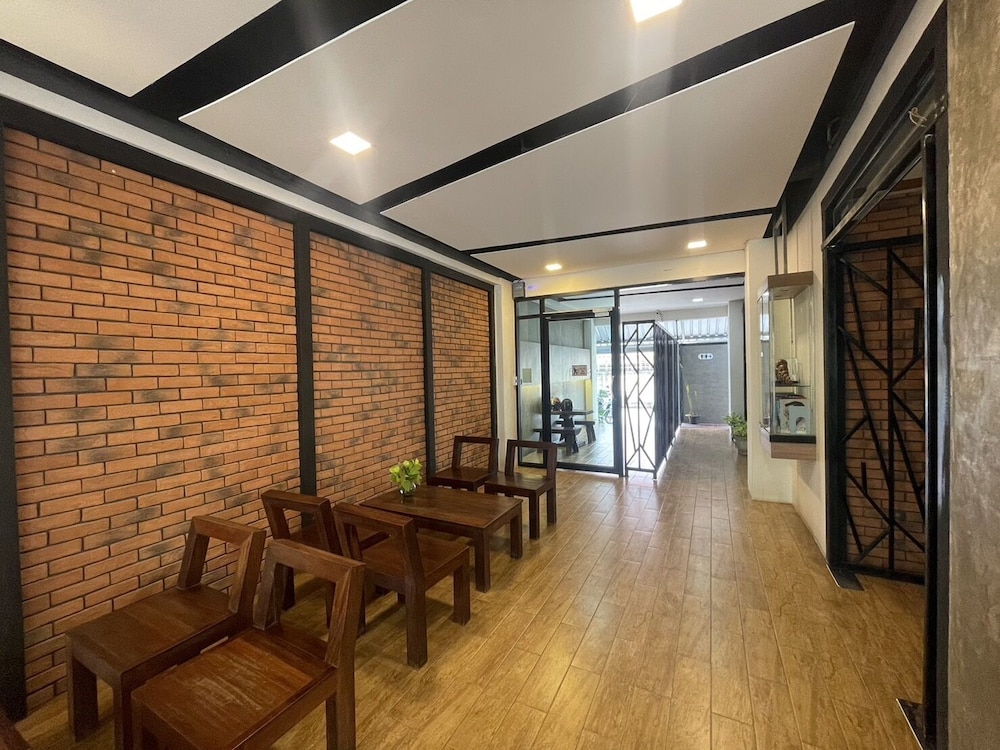 Chonlapruk Lakeside Hotel 48/56