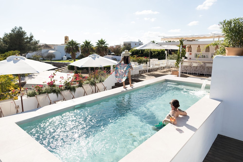 Gatzara Suites Santa Gertrudis 72/76