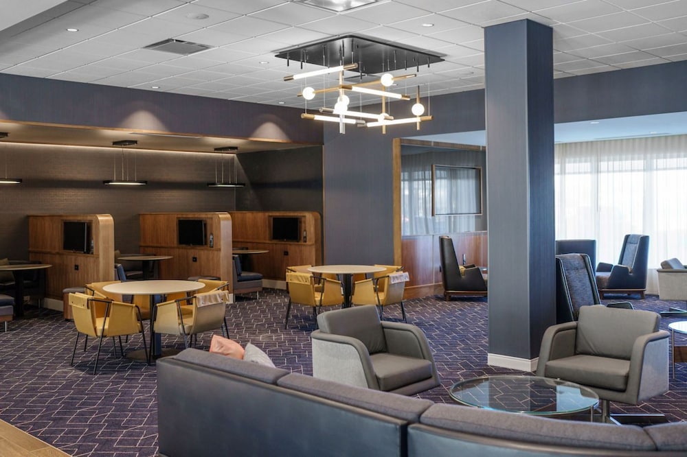Courtyard by Marriott Madison 24/49