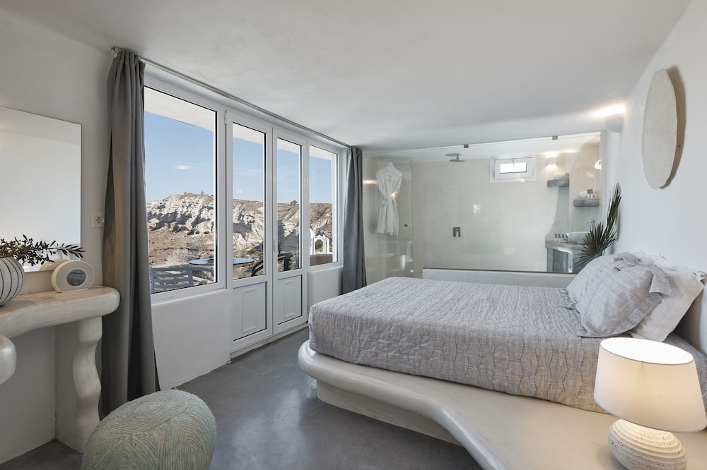 GRAND, MAISONETTE, CALDERA VIEW