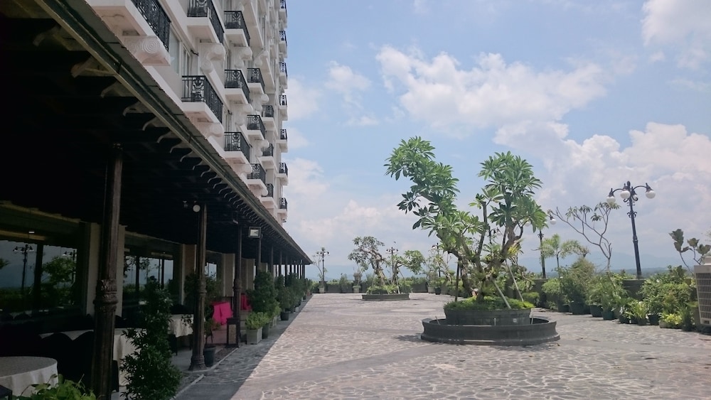The Rich Jogja Hotel 77/81