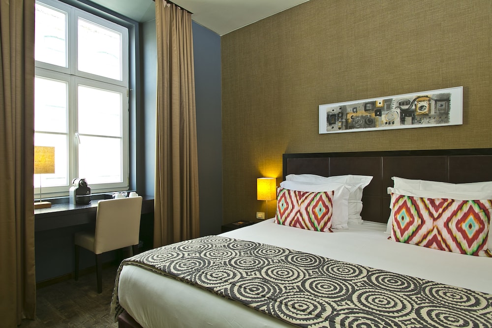 STANDARD, DOUBLE OR TWIN BED, STREET VIEW