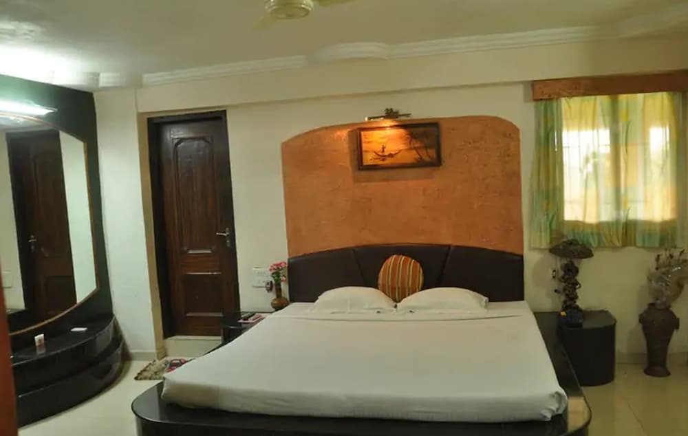 HOTEL GRAND ARJUN 17/50