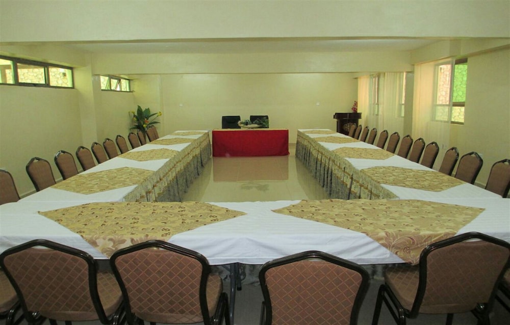 The Legacy Hotel & Suites 23/33