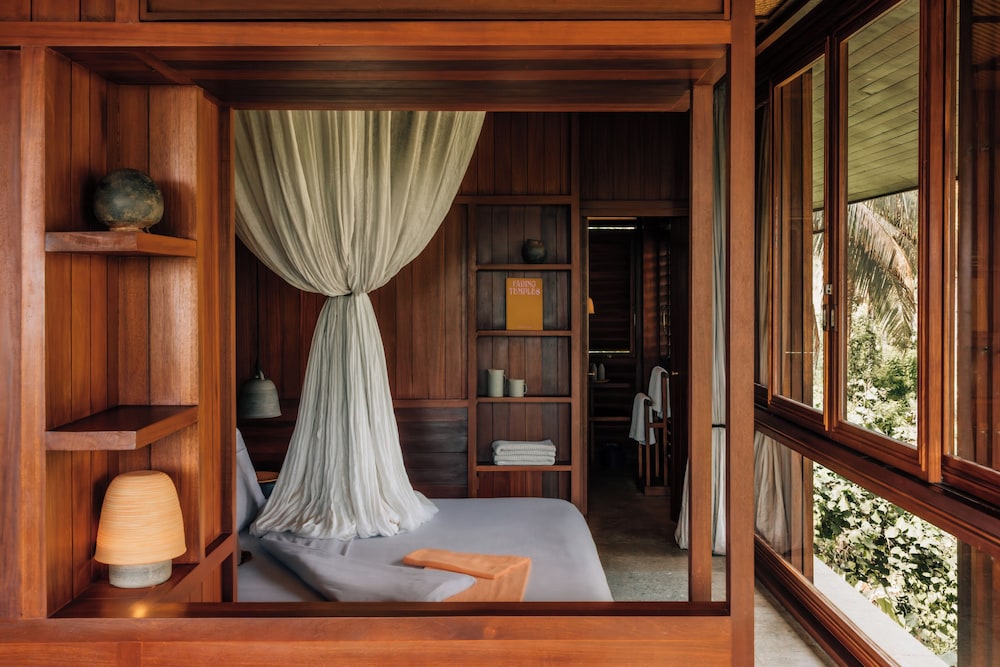 Panoramic, Studio, Suite, King Bed, Ocean View