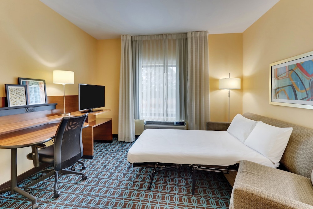 Suite, King Bed, Sofa, Accessible