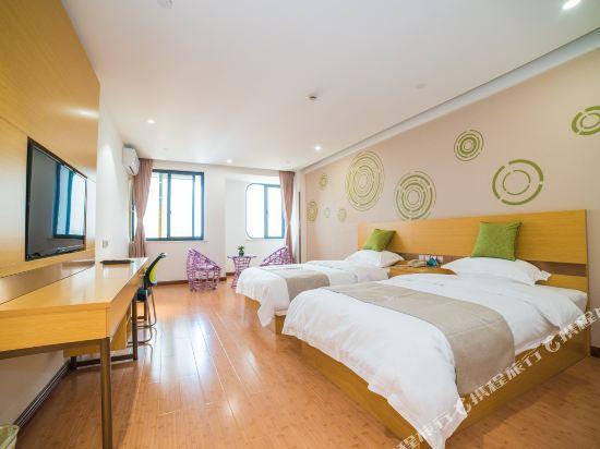 Room, Twin Beds