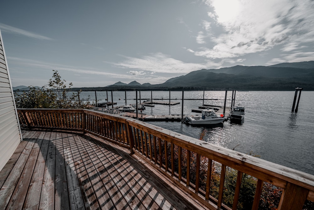 The Ketch Inn and Marina 37/65
