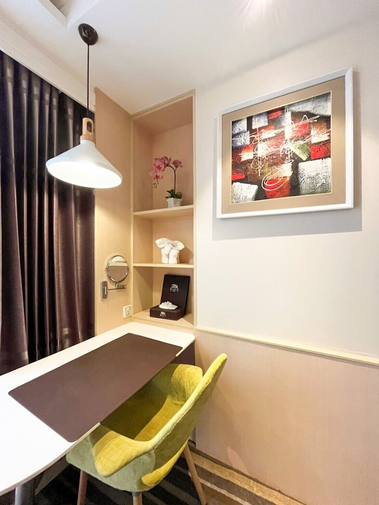 The Bazaar Hotel Bangkok 57/77