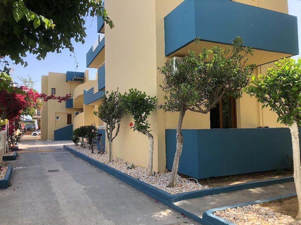 Frank Apartments 45/50