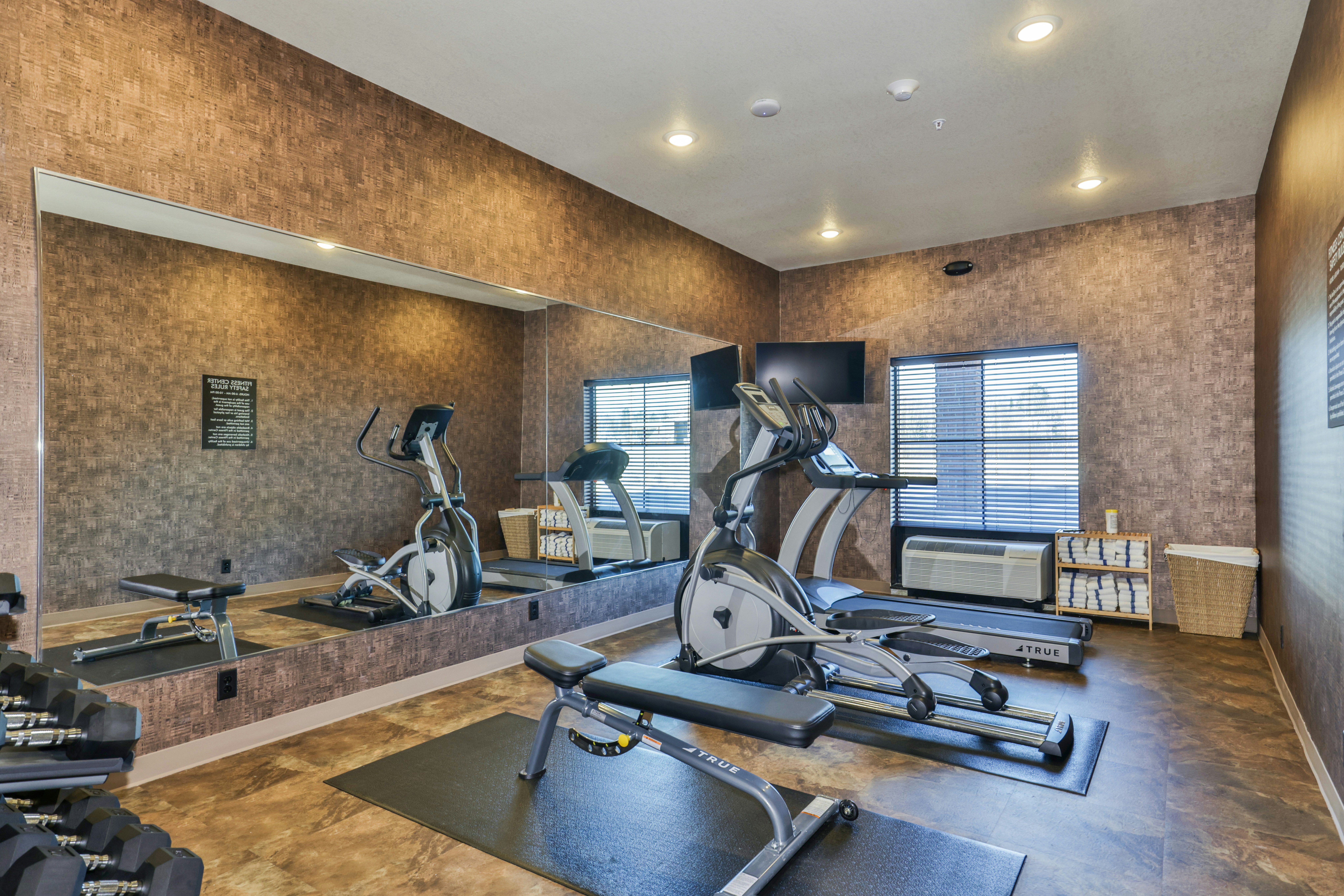 Cobblestone Hotel & Suites - Rhinelander 24/50