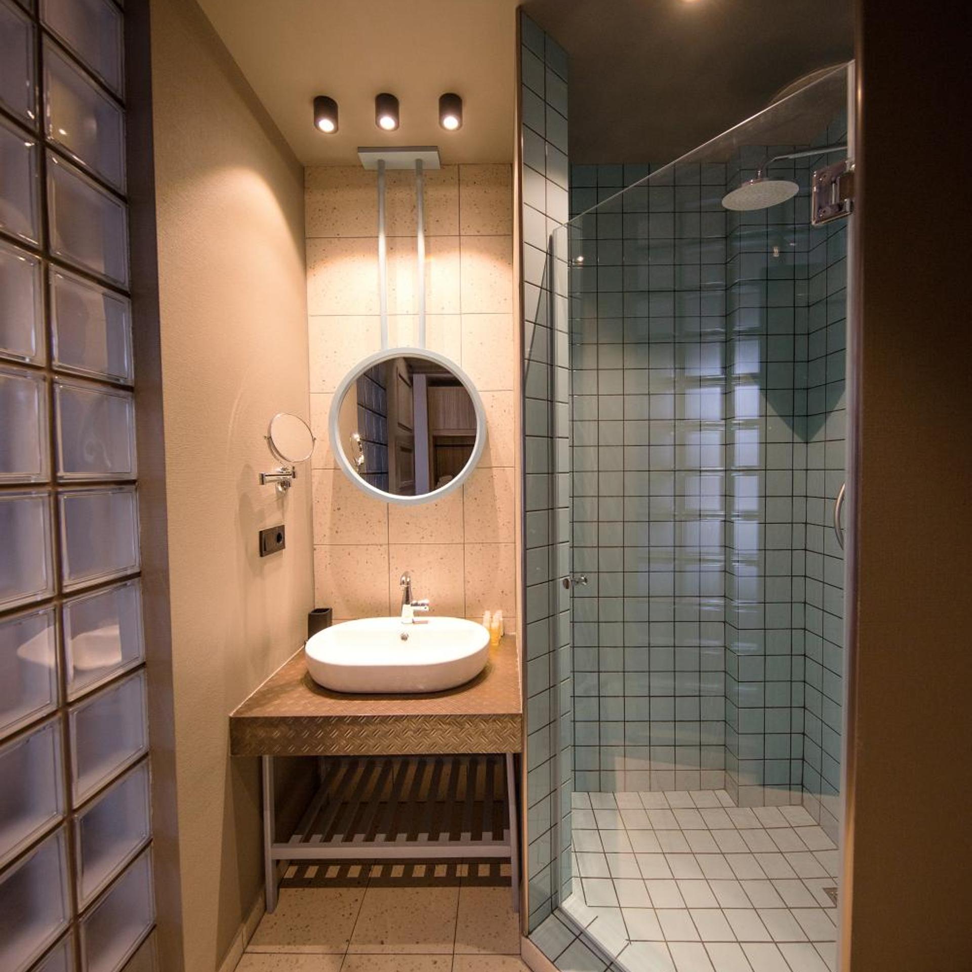 Room, Double or Twin Bed, Street View، Sandali Metekhi Boutique hotel 6/6