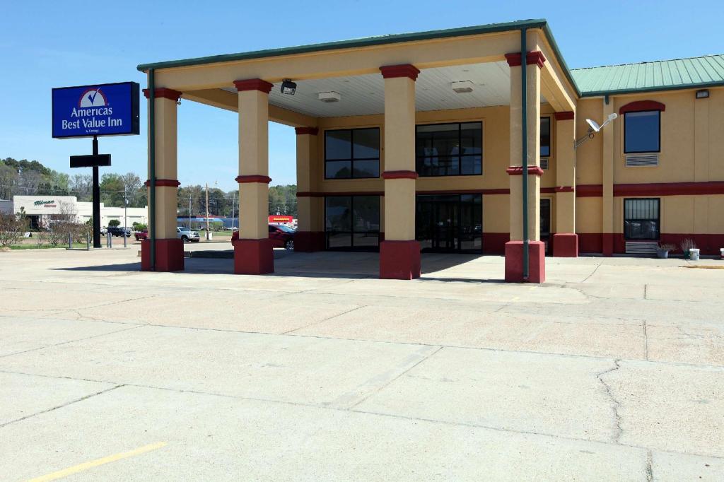 Quality Inn Inn Hazlehurst, MS 24/28
