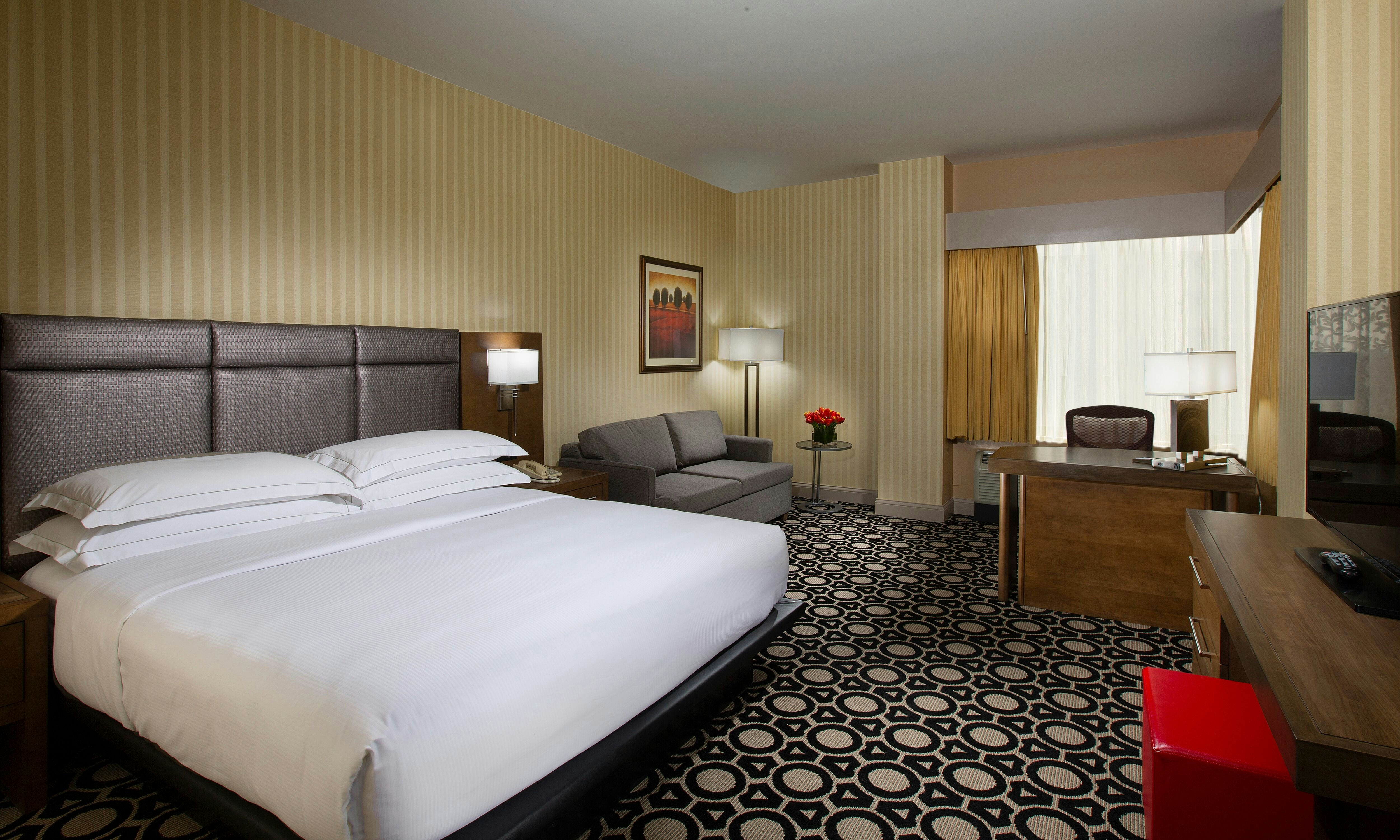 Room, King Bed, Executive Level, Jetted Tub