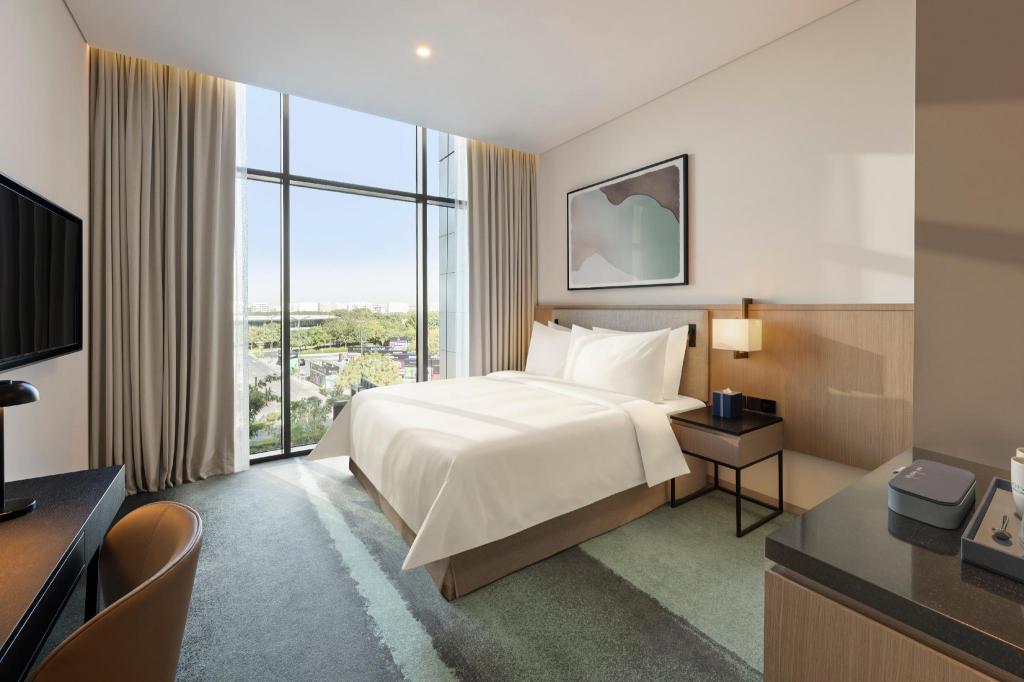 Deluxe, King Bed, Boulevard View