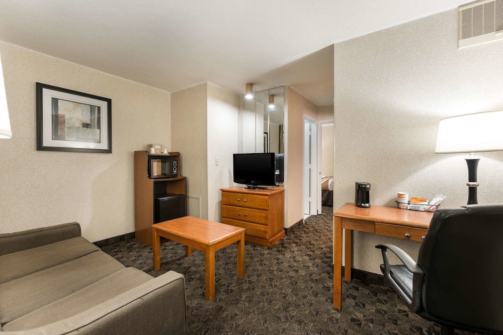 Quality Inn & Suites Portage Central 29/53