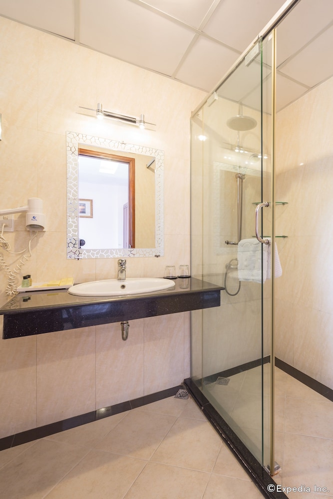 Kin Hotel Thai Van Lung 48/50