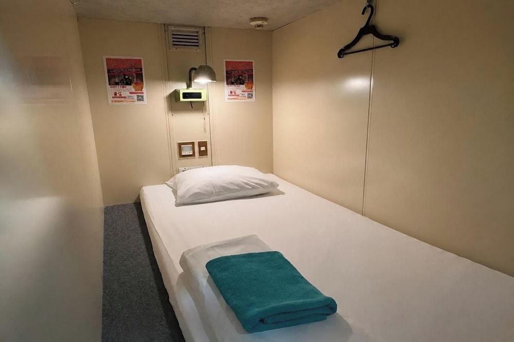 Capsule Hotel Block Room 13/49