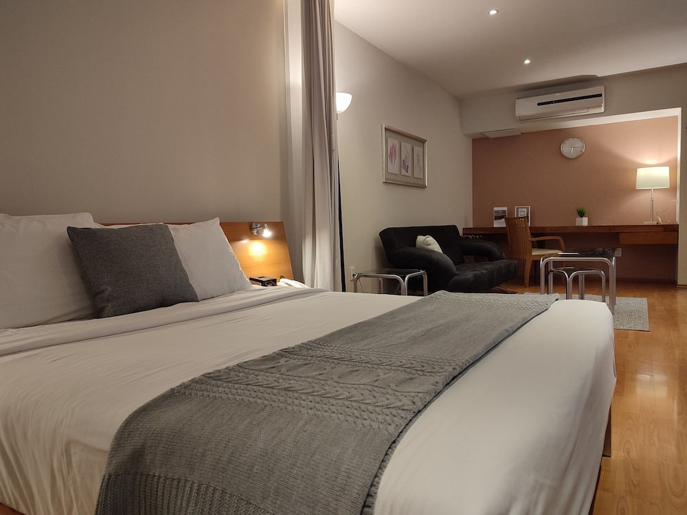EXECUTIVE, SUITE
