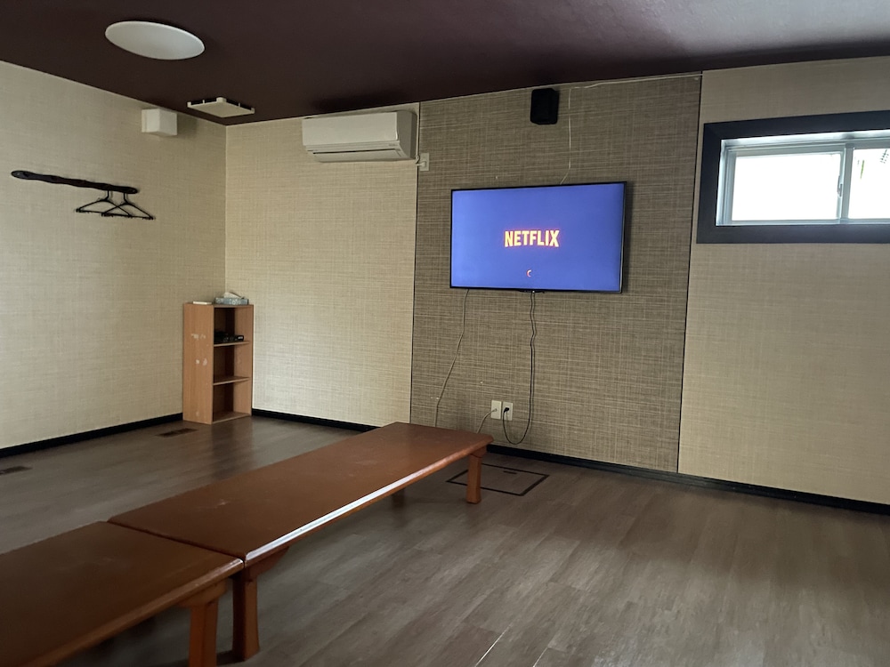 Nirai Beach Villa 8/20