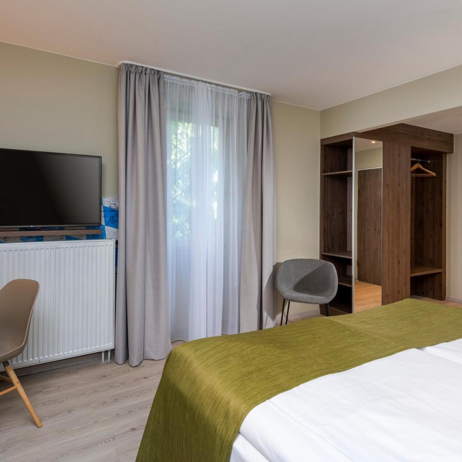 Standard, King Bed, Ibis Styles Rosenheim 6/8