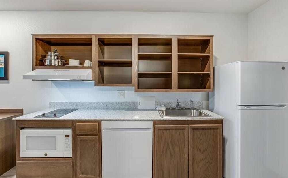 WoodSpring Suites Novi Farmington 43/47