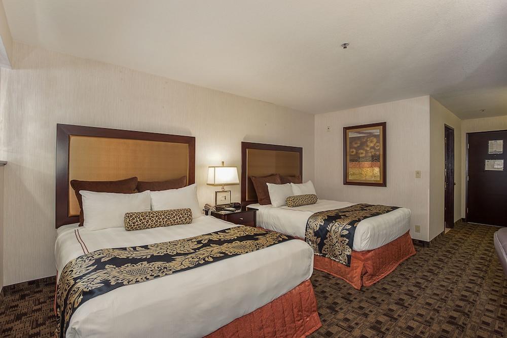 Hyatt House Portland Airport 10/50