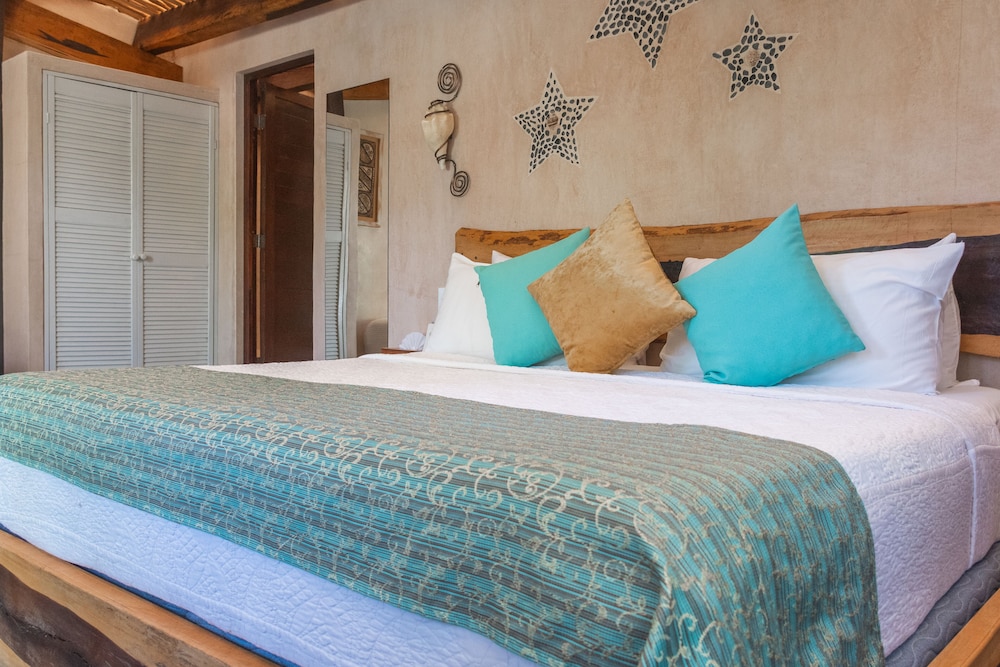 Junior Suite, 1 Double and 1 Single Bed, Pool View, Villa Las Estrellas 5/6