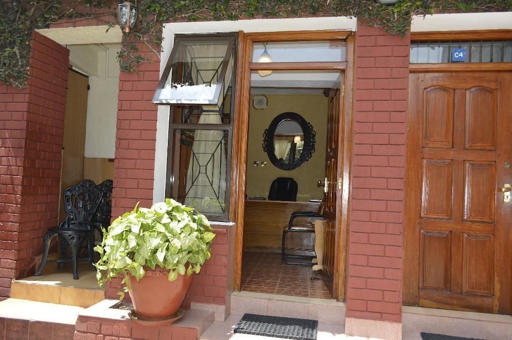 Samra Court 8/40