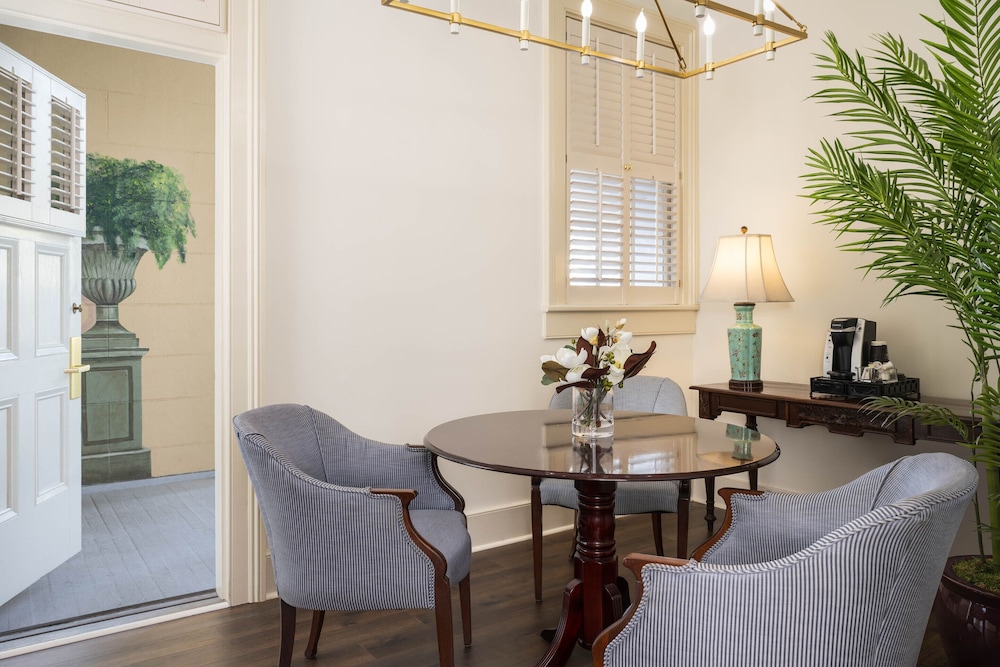 Jasmine House Inn 23/35