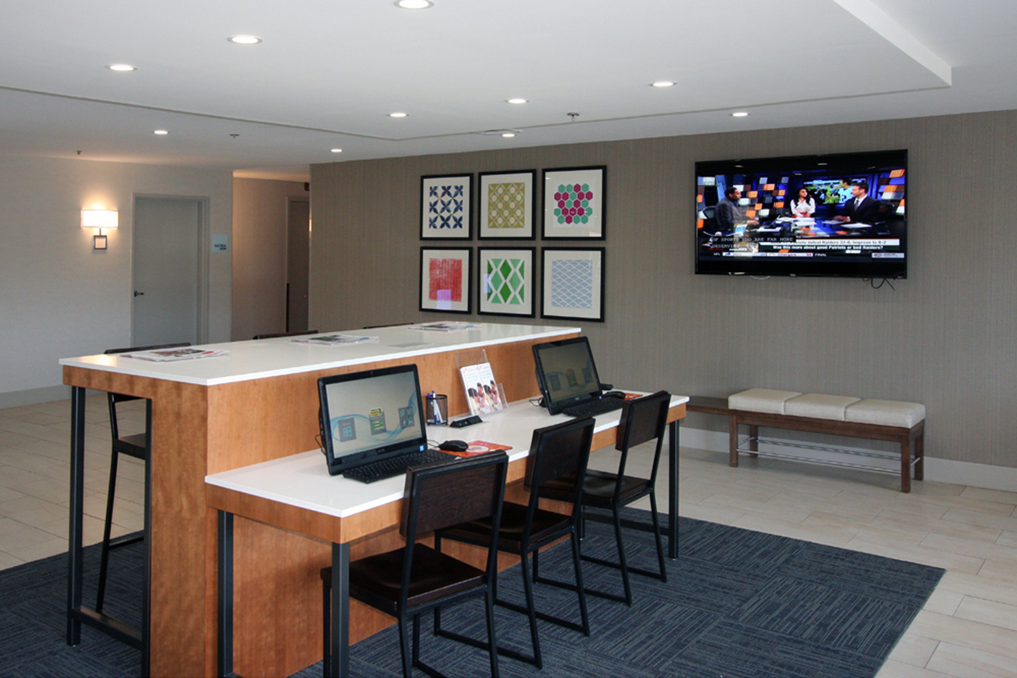 Holiday Inn Express Branford-New Haven 50/59