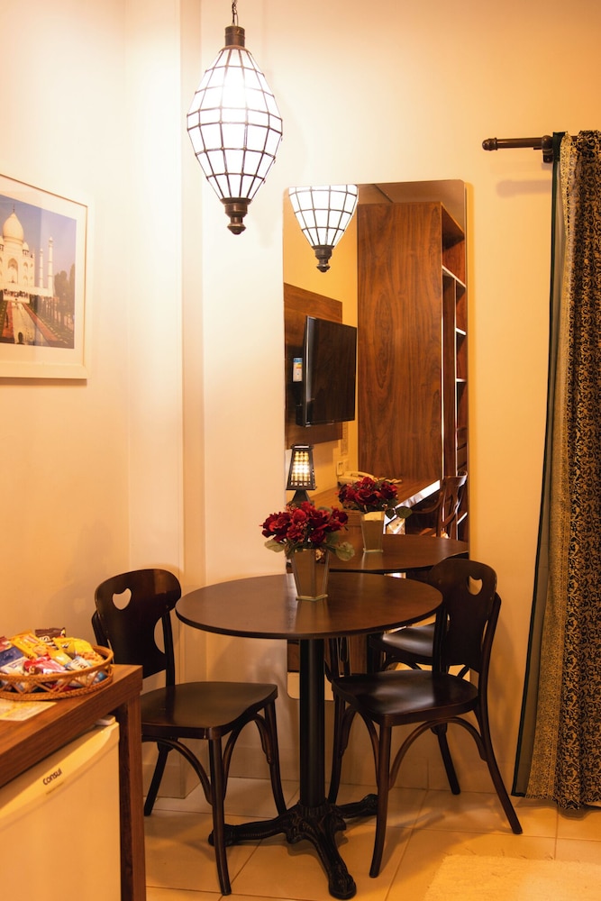 TAJ HOTEL 37/50