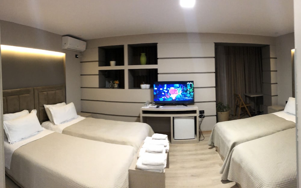 Freddy S Hotel 12/60