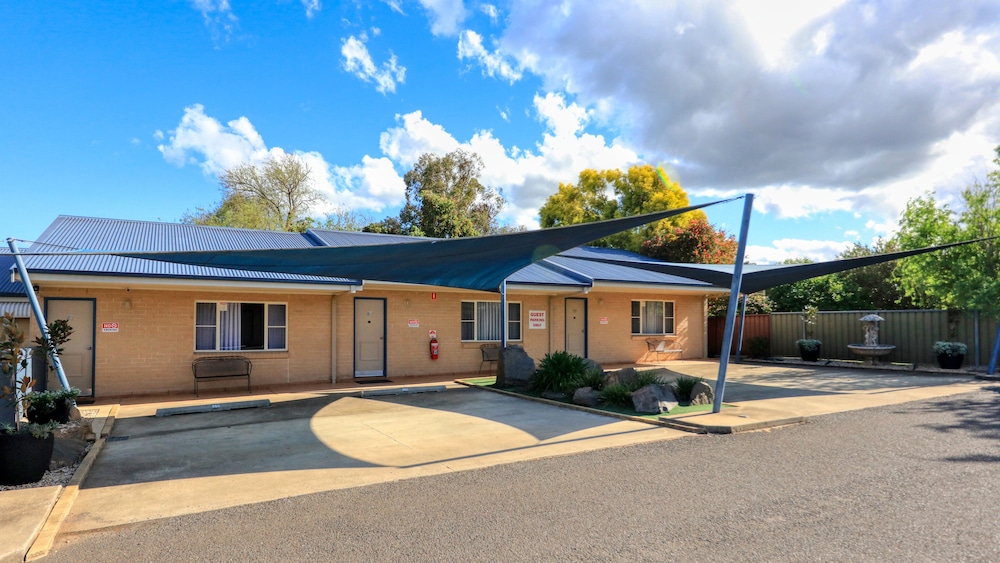 Edward Parry Motel & Apartments 52/57