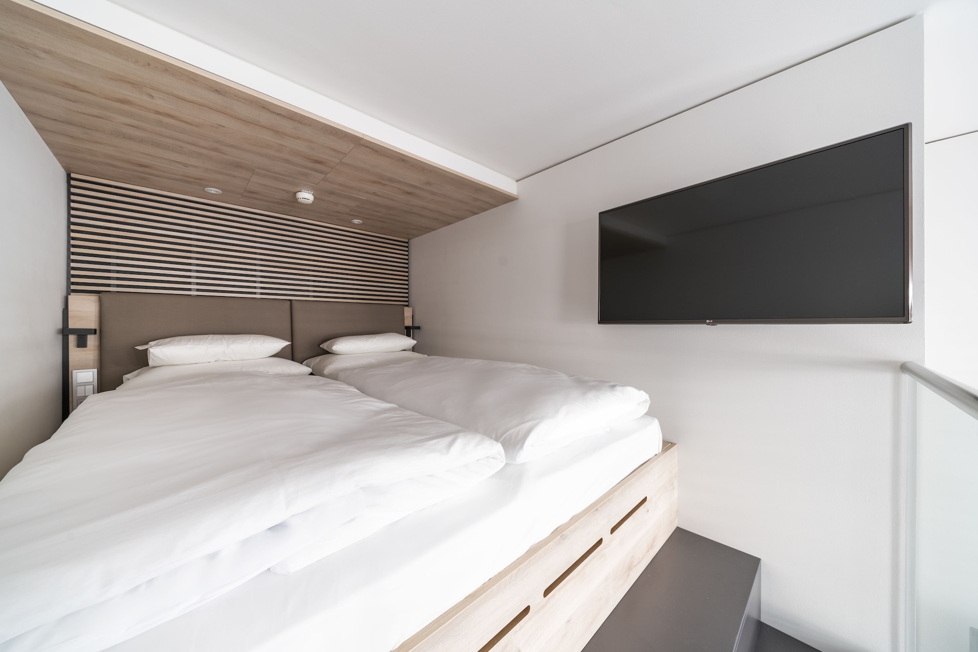 MAISONETTE, ROOMZ