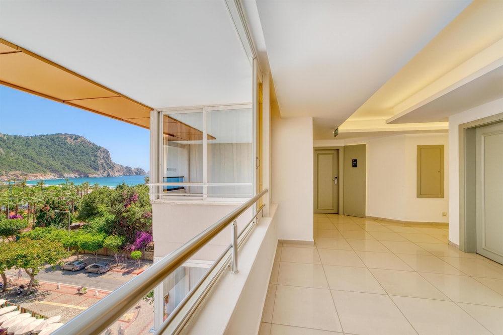 Hatipoglu Beach Hotel 33/66