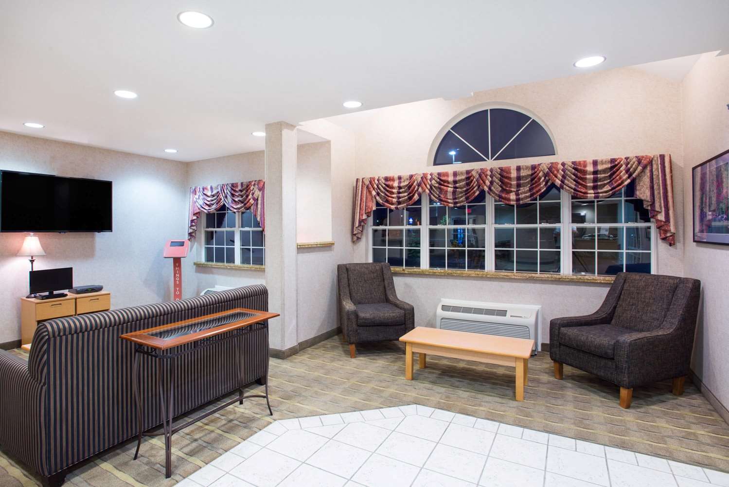 Microtel Inn & Suites by Wyndham Plattsburgh 18/41