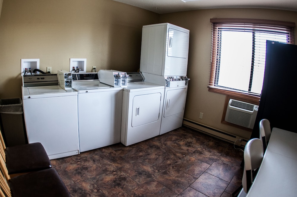 Fargo Inn and Suites 7/34