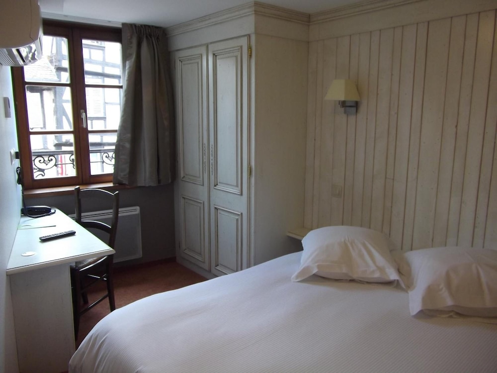 HOTEL DE LA CLOCHE 17/46
