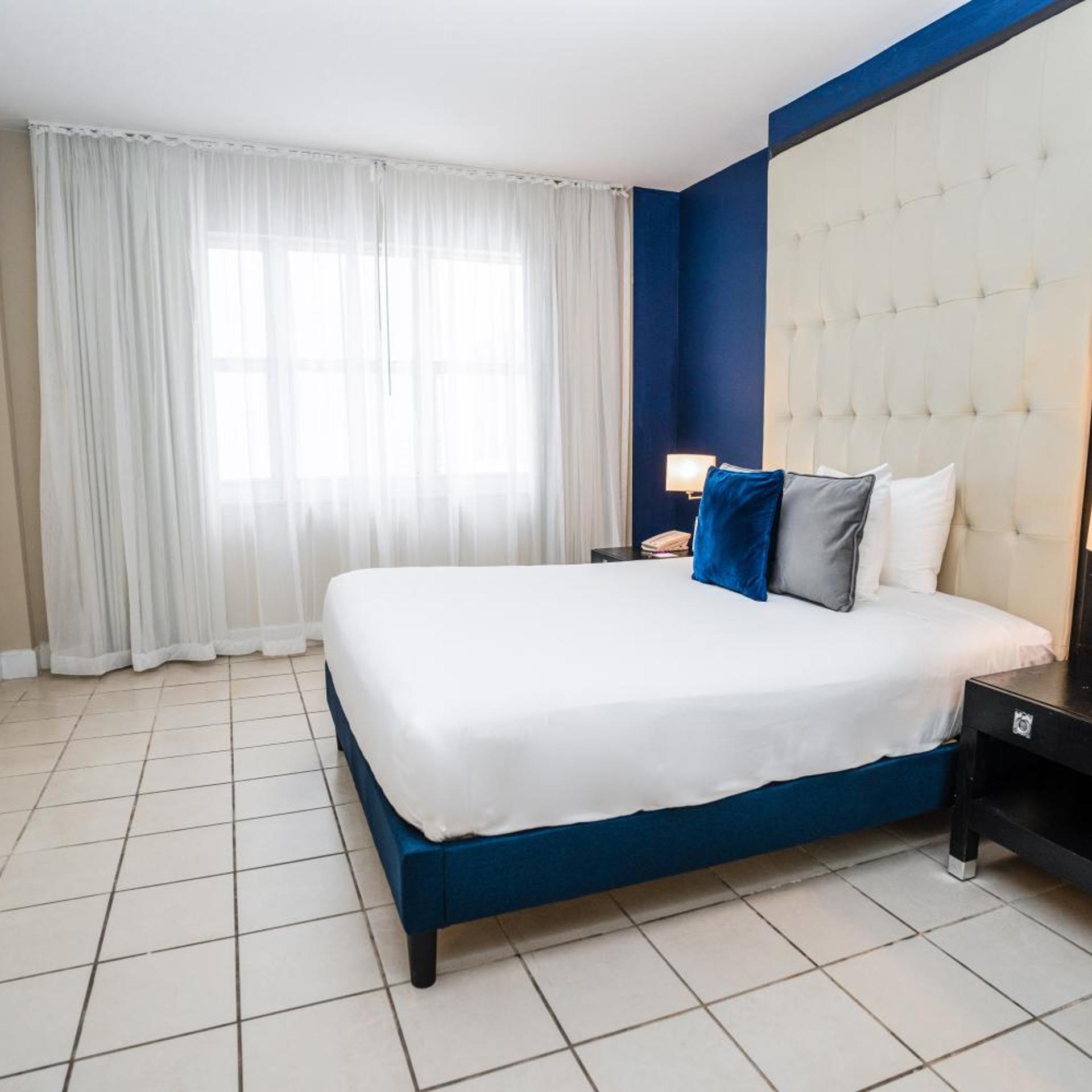 Sagamore, Queen Bed, Accessible