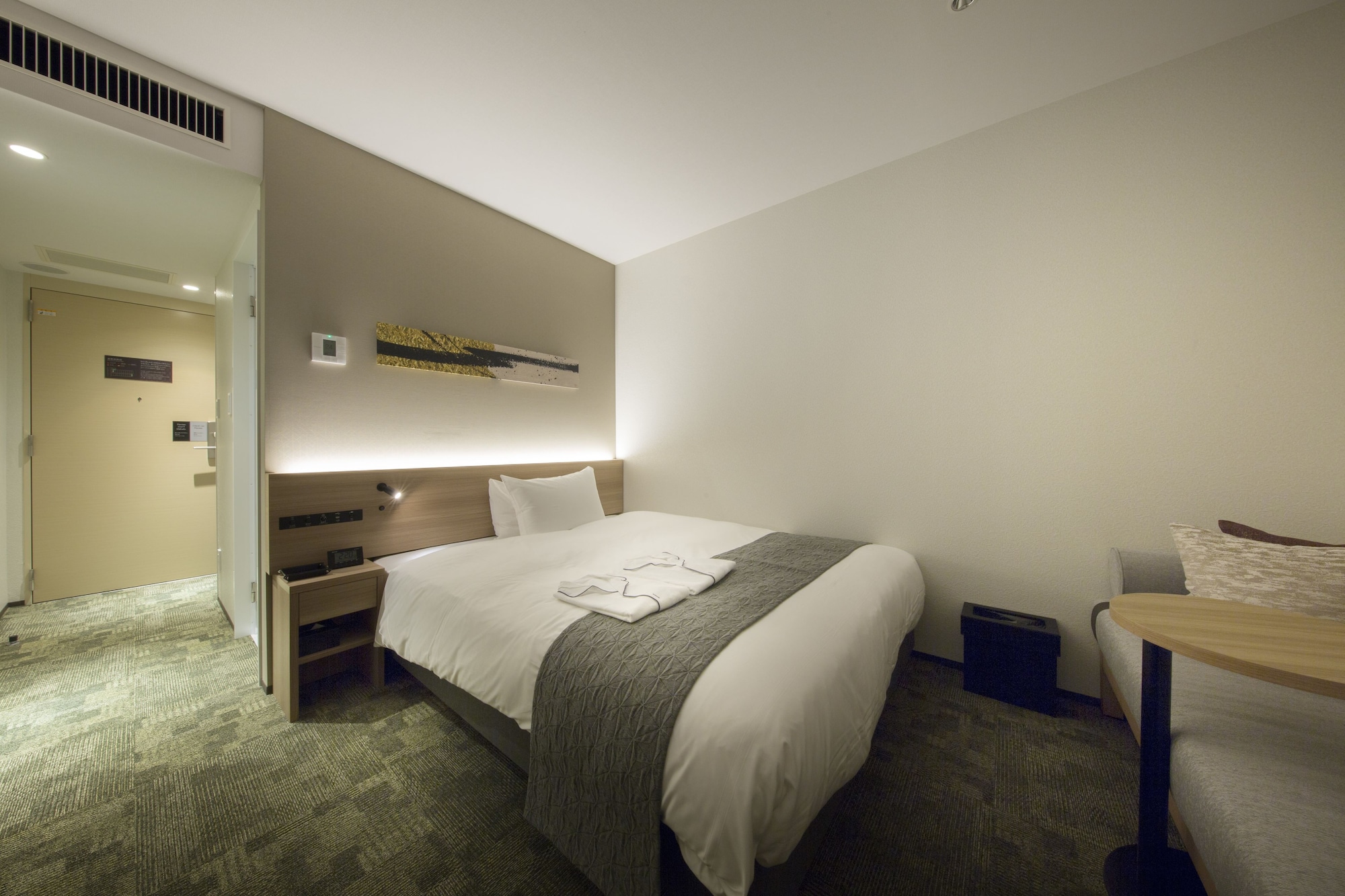 STANDARD, QUEEN BED