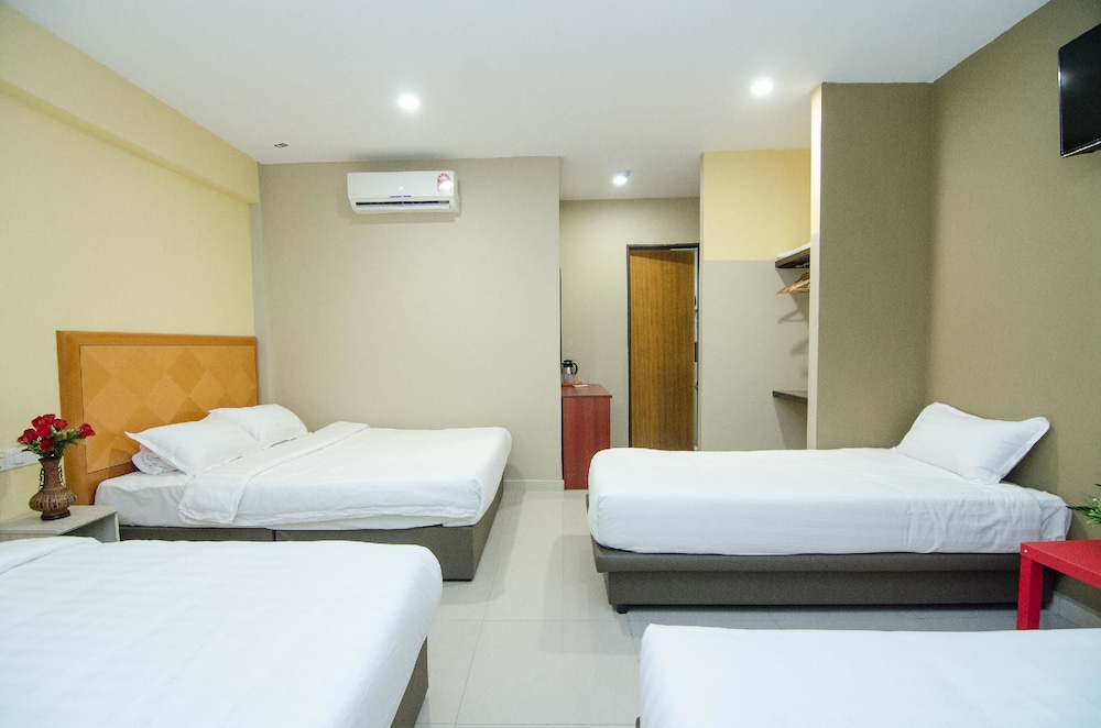 Hotel Raja Bot 8/30