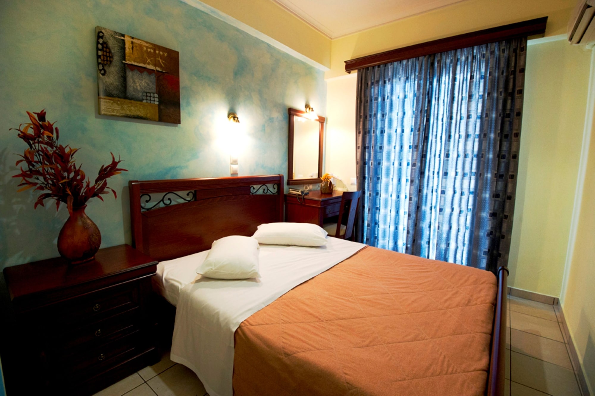 ROOM, SINGLE