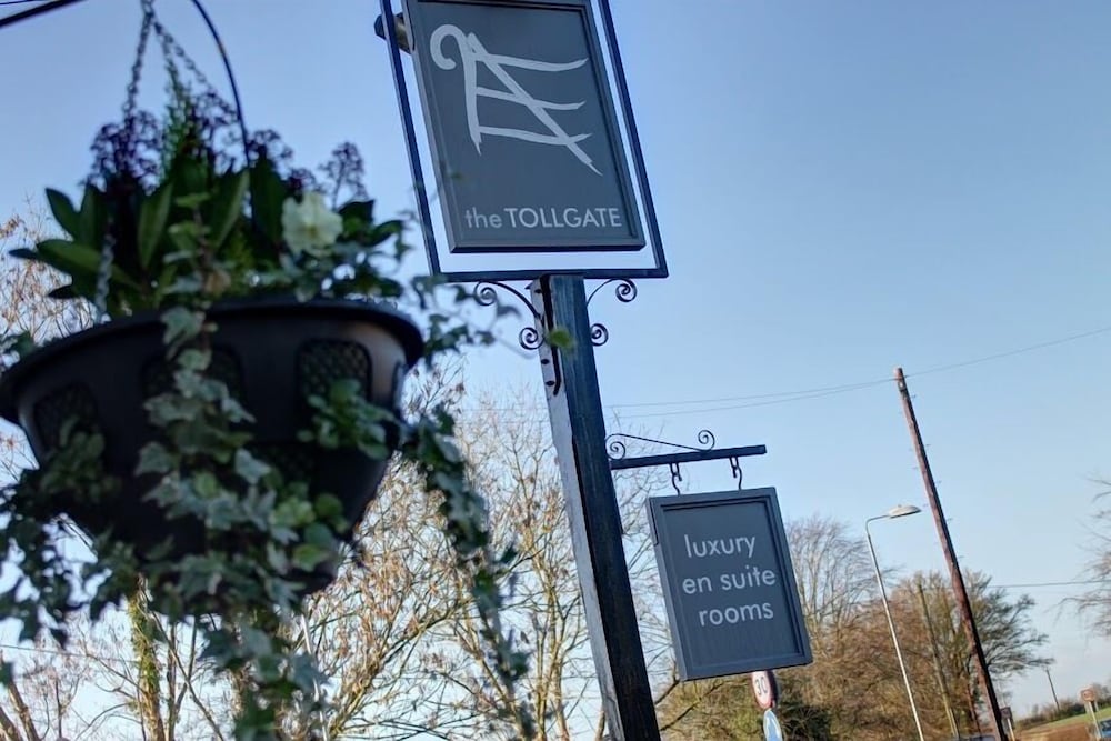 The Tollgate Inn 2/35