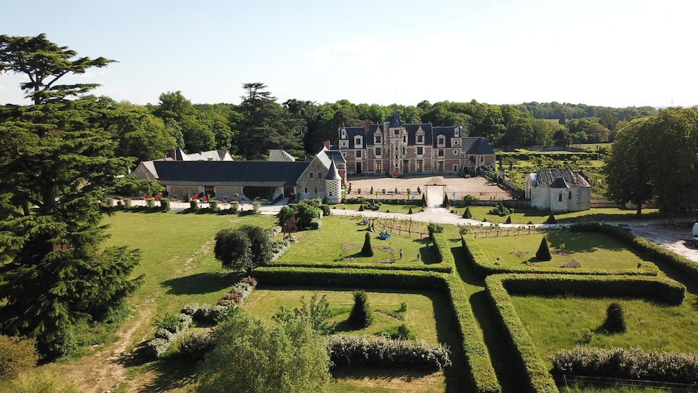 CHATEAU DE JALLANGES 52/61