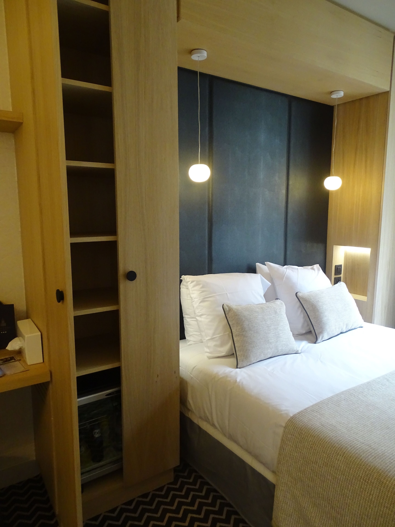 CLASSIC, TWIN BEDS