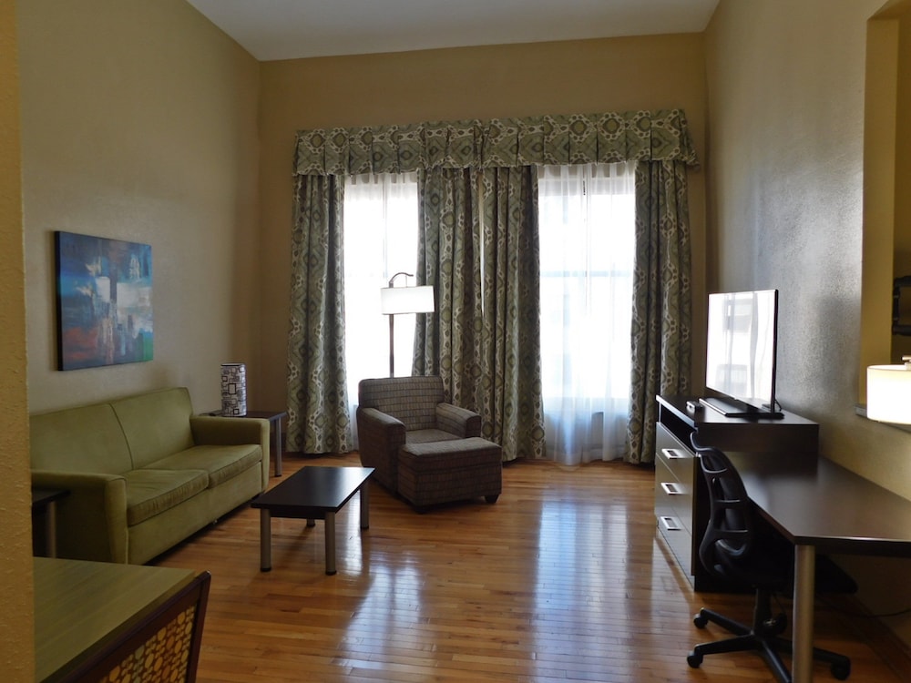 HOLIDAY INN EXPRESS CLEVELAND DOWNTOWN 37/59